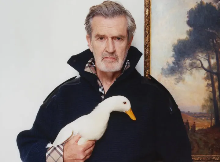 روبرت إيفريت ولوثر فورد يقدمان حملة بربري خريف 2025 الفاخرة