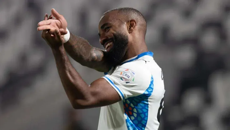 لاكازيت يواصل التألق ويمنح نيوم فوزًا ثالثًا متتاليًا (فيديو)