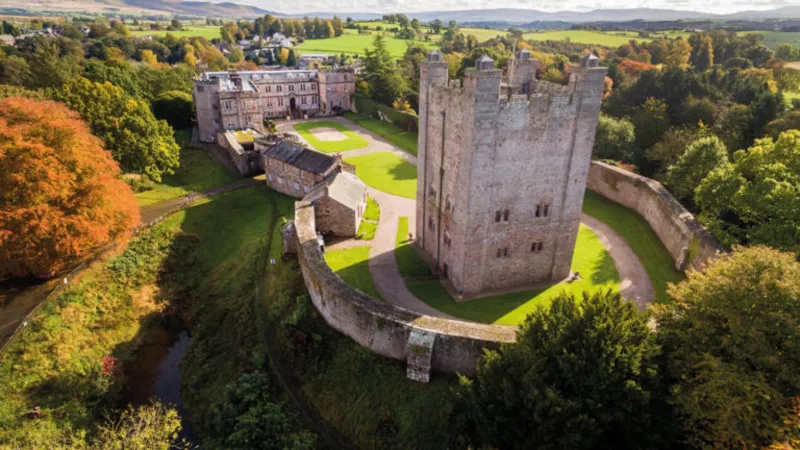 قلعة نورمانية نادرة تعود للقرن الـ12 تُعرض للبيع.. فكم بلغ سعرها؟ ( صور)