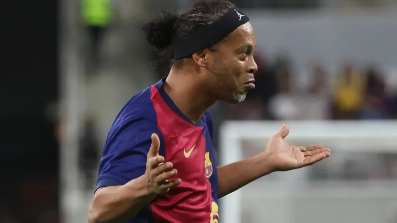 أساطير الساحرة المستديرة يزينون حفل جائزة الكرة الذهبية (فيديو)