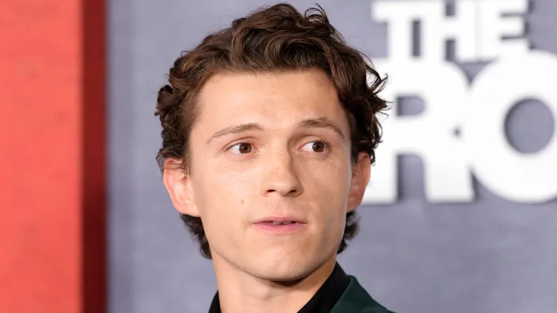 تصوير سبايدر مان يتوقف بعد إصابة توم هولاند.. والتكلفة صادمة (فيديو)