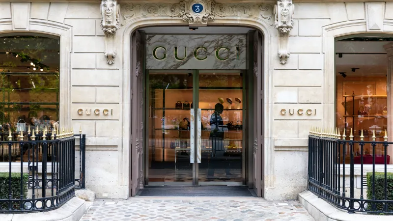 اختراق إلكتروني يستهدف علامات الرفاهية العالمية.. وكارينغ في قلب العاصفة