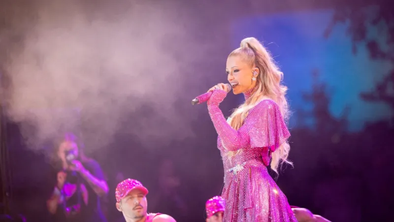 لماذا رهنت باريس هيلتون قصرها بعد شهر فقط من شرائه؟