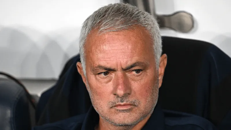 بعد إقالته من تدريب فنربخشة.. هل يعود مورينيو  إلى بنفيكا بعد 25 عامًا؟ 