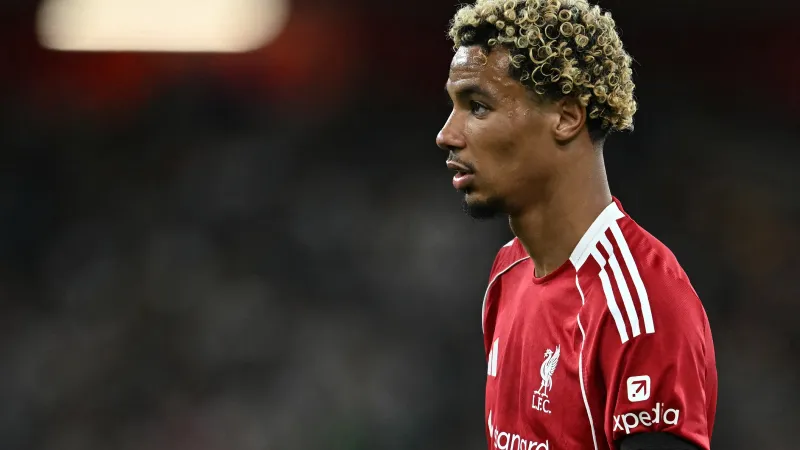  هوغو إيكيتيكي يثير الجدل بعد تصوير نفسه أثناء القيادة (فيديو)