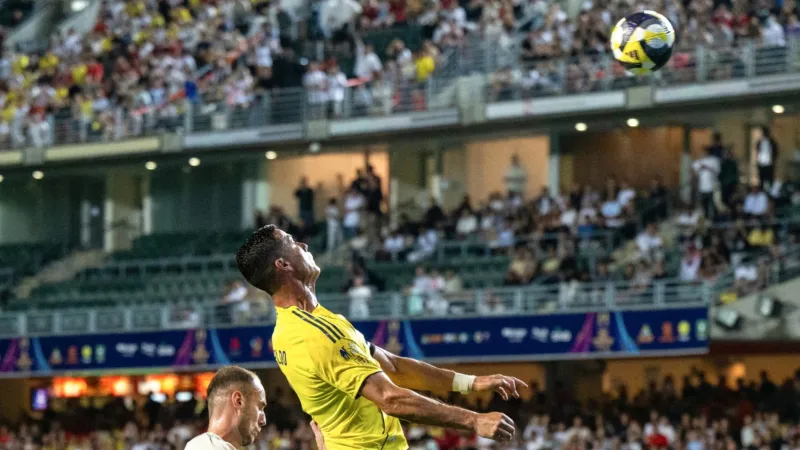 دراسة: ضربات الرأس في كرة القدم مرتبطة بتغيرات دقيقة في الدماغ