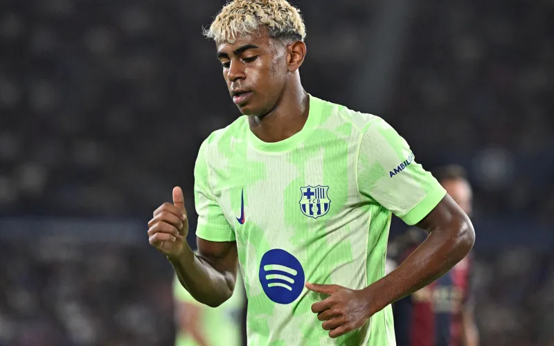 فليك يهاجم الاتحاد الإسباني بسبب إصابة لامين يامال