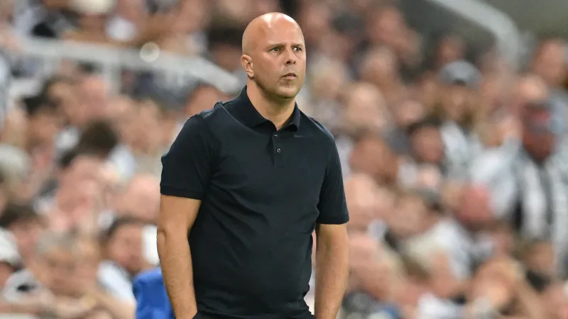 أرني سلوت يتوج بجائزة مدرب الشهر في الدوري الإنجليزي.. من كان أبرز منافسيه؟