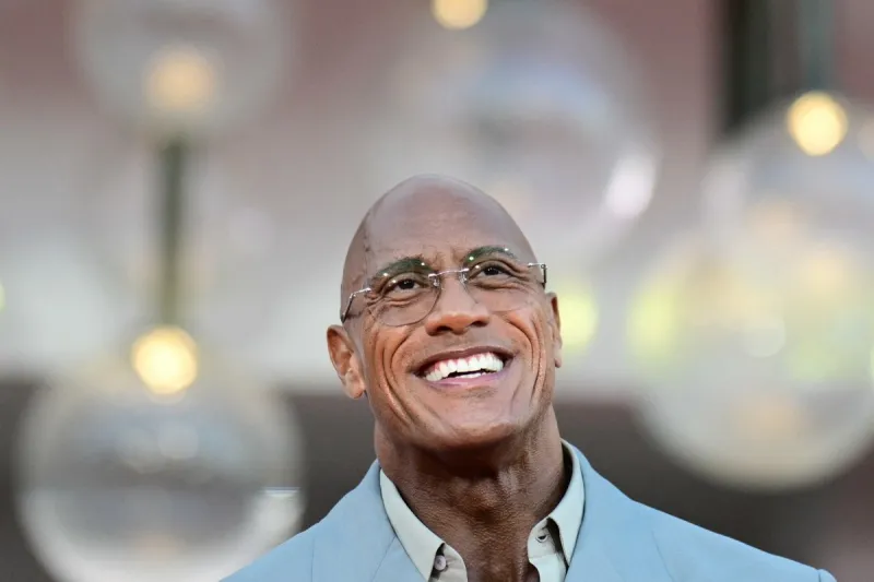 من الحلبة إلى هوليوود.. ثروة "ذا روك" تقترب من المليار دولار