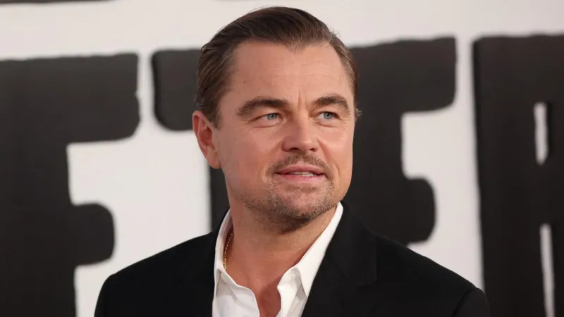 ليوناردو دي كابريو يتألق بساعة رولكس دايتونا "لو مان" النادرة.. كم سعرها؟