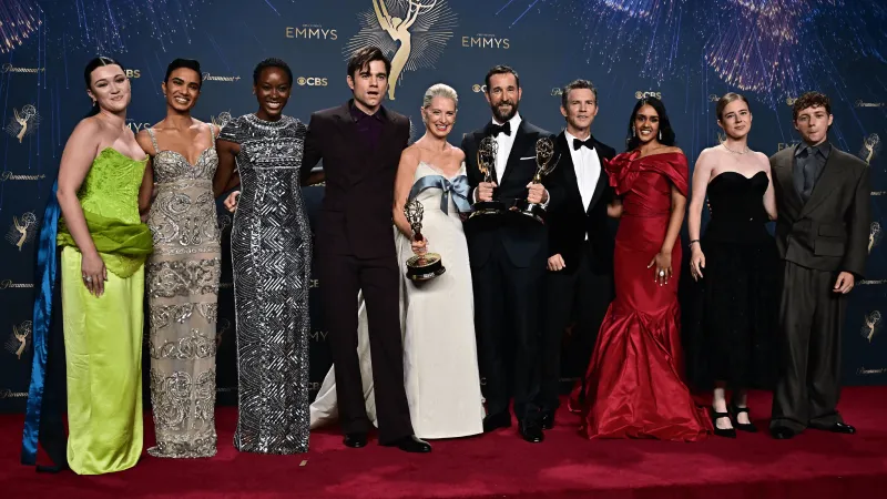 جوائز إيمي 2025: ستيفن كولبير يودّع الشاشة بفوز مؤثر (فيديو)