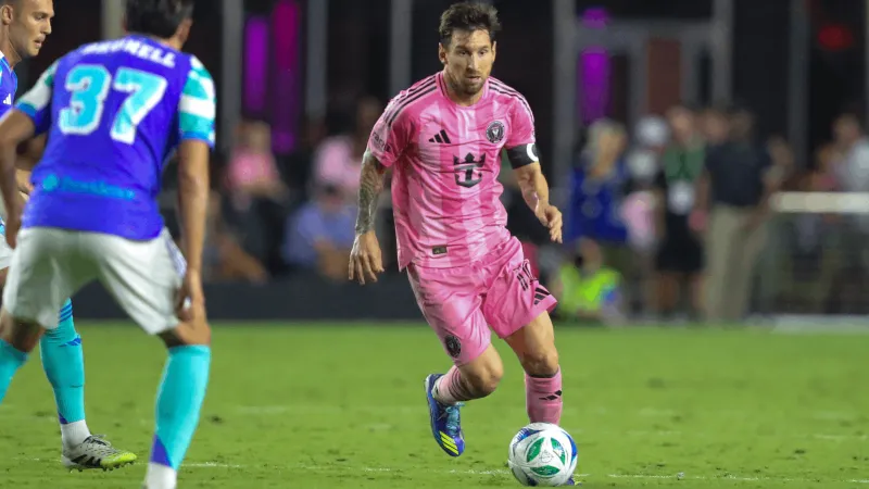 ميسي يقود إنتر ميامي للثأر من سياتل ساوندرز بثلاثية في الدوري الأمريكي (فيديو)