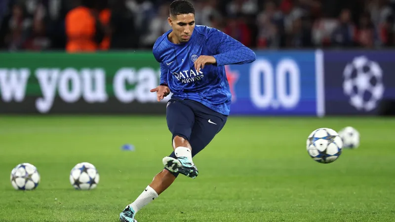 حكيمي يراهن على قوة فريقه في مباراة باريس سان جيرمان ضد برشلونة