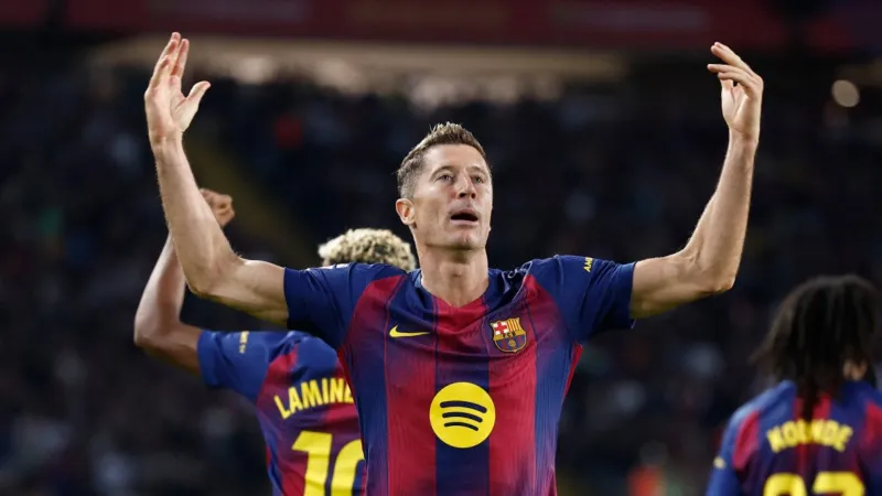 ليفاندوفسكي يحقق إنجازًا تاريخيًا بعد فوز برشلونة على ريال سوسيداد (فيديو)