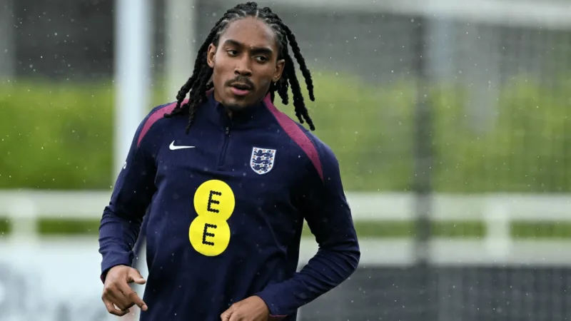  أول لاعب مسلم في منتخب إنجلترا يصنع التاريخ (فيديو)