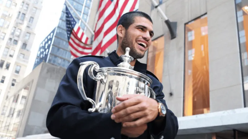 ألكاراز يحتفل بلقب أمريكا المفتوحة بتغيير مظهره (صور)