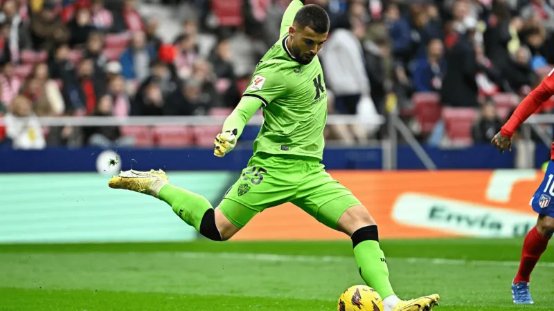 لويس ماكسيميانو ينضم إلى نيوم السعودي بعقد أربع سنوات