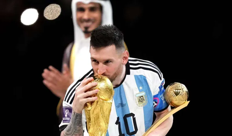 من البداية إلى الوداع.. أبرز محطات ميسي مع منتخب الأرجنتين خلال 20 عامًا (فيديو)