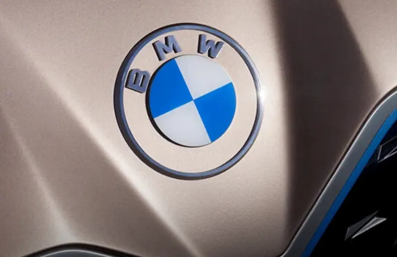 BMW تطلق شعارها الجديد مع ظهور iX3 الكهربائية