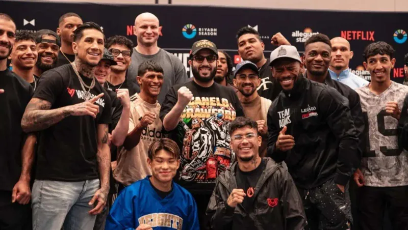 كانيلو وكروفورد يظهران رسميًا في لاس فيغاس استعدادًا لنزال القرن