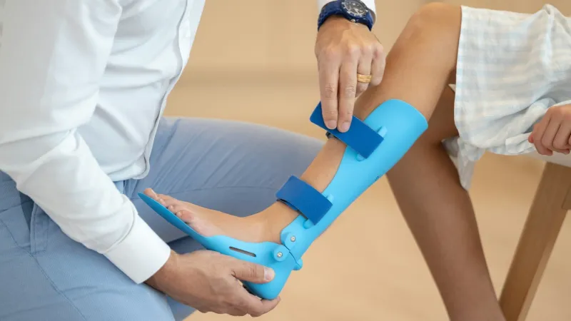 ثورة في جراحة العظام: لاصق بيولوجي يصلح الكسور خلال دقائق!