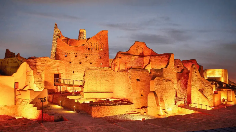 في حضرة التاريخ.. نحتفي بالمستقبل: "عزنا بطبعنا"  استكشف إرث المملكة في يومها الوطني