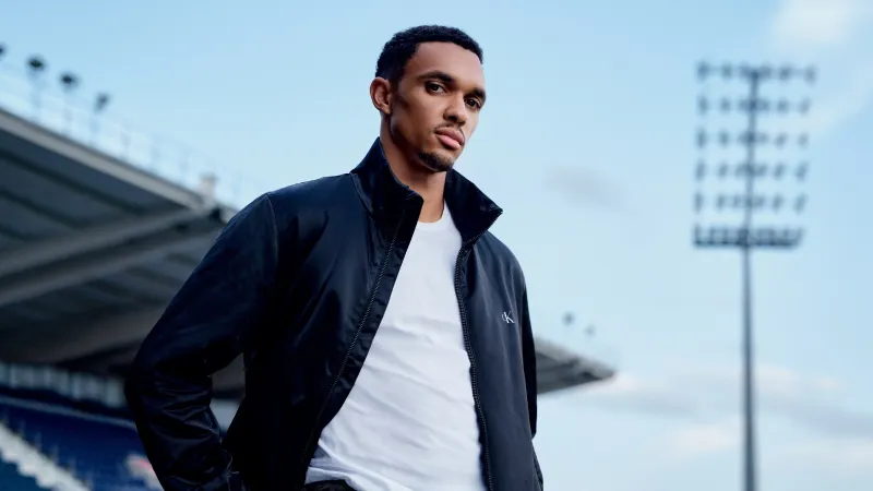 ترينت ألكسندر-أرنولد يجسد أناقة Calvin Klein في موسم خريف 2025