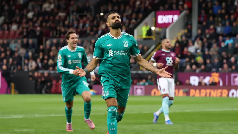 محمد صلاح يحسم مباراة ليفربول وبيرنلي في اللحظات الأخيرة.. كيف سجل الهدف؟ (فيديو)