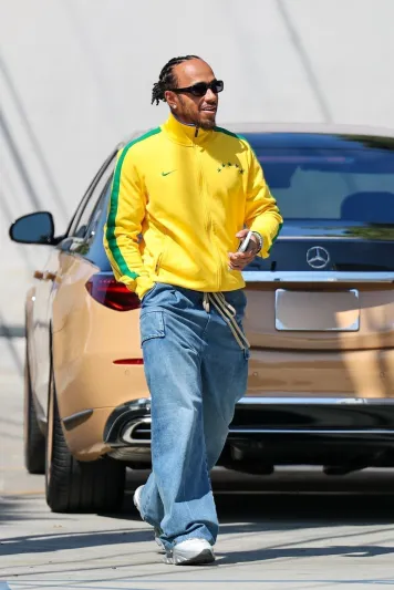 ظهور لويس هاميلتون مع عارضة أزياء يثير شائعات جديدة