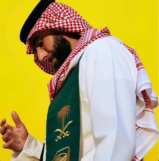 بنزيما يخطف الأنظار بالثوب السعودي في احتفالات اليوم الوطني الـ95 (صور)