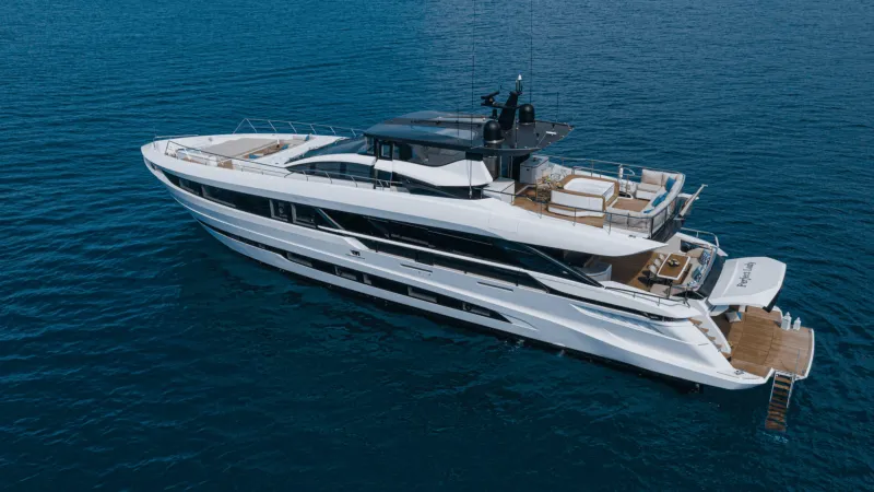 جولة داخل يخت ماكس فيرستابن الجديد Mangusta Grandsport 33