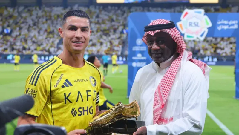 كريستيانو رونالدو يتوج بجائزة جديدة في دوري روشن (فيديو)