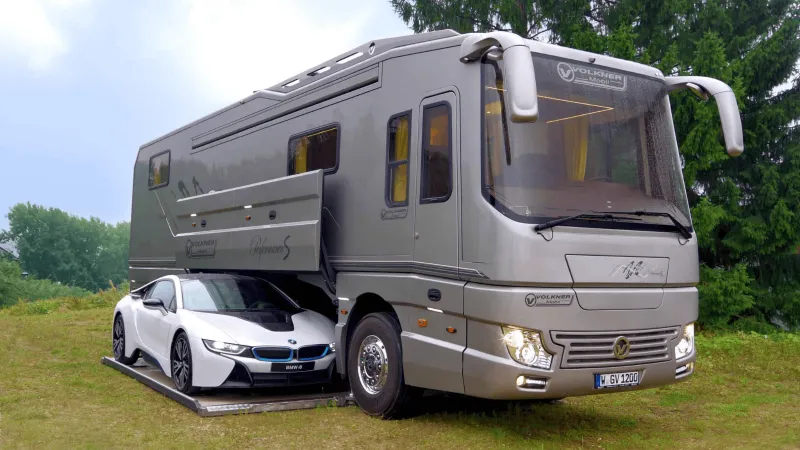 منزل متنقل بـ7.6 مليون دولار يعود للواجهة بتحول مفاجئ بعد بوغاتي (فيديو)