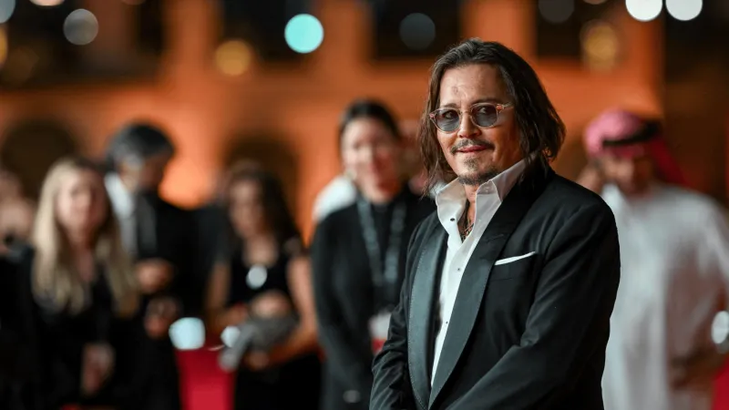 جوني ديب يعود لواجهة ديور في الحملة الجديدة لعطر Sauvage