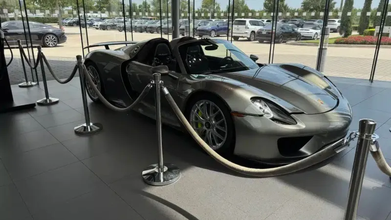 كم يكلف طلاء سيارة بورشه 918 سبايدر؟ رفاهية تتجاوز حدود الخيال