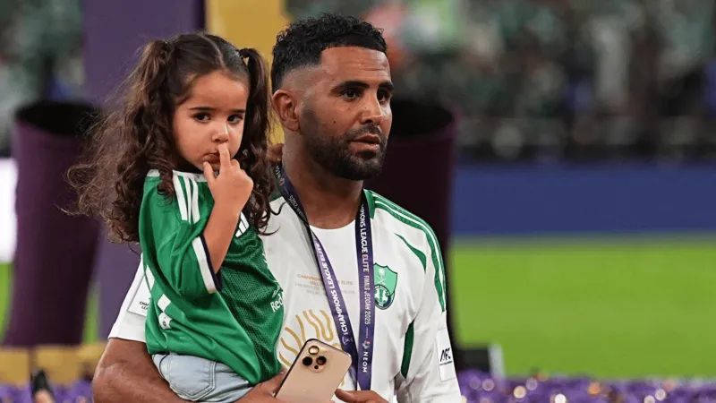 رياض محرز يخطف القلوب بهدف وصورة مع طفل (فيديو)