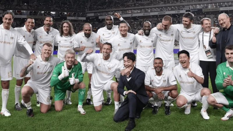 أساطير كرة القدم يضيئون سيول بمباراة تاريخية مثيرة (فيديو)