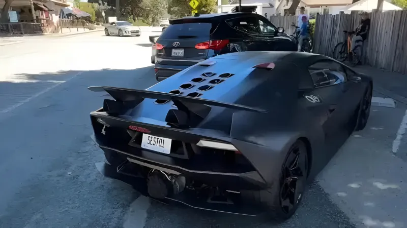Lamborghini Sesto Elemento: تحفة الكربون فايبر النادرة وتجسيد السرعة القصوى