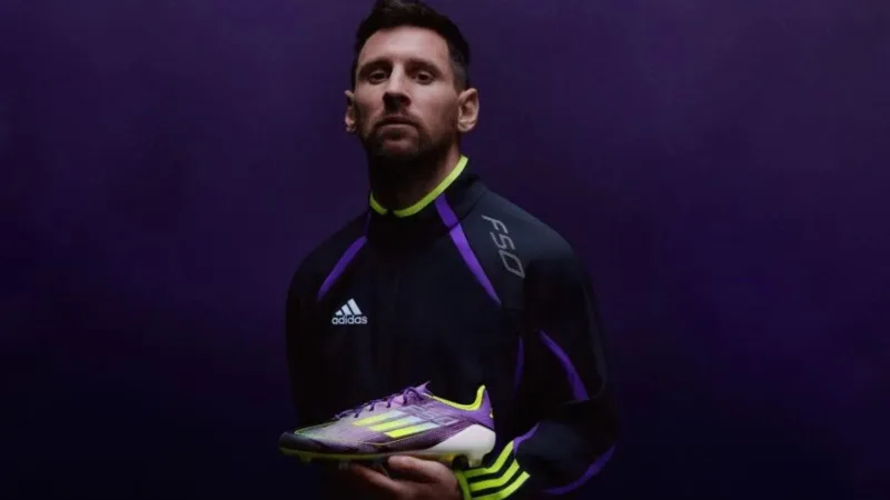 ميسي يثير الجدل بحذاء فاخر.. هل خرق عقده مع أديداس؟