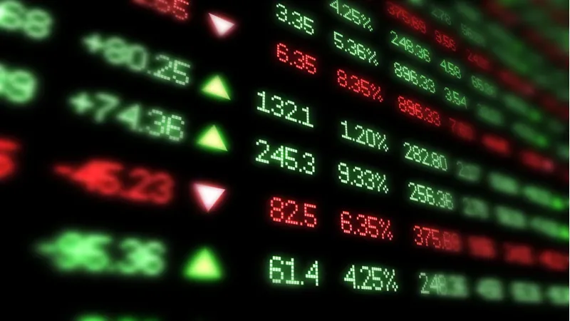 الأسهم القيادية تضغط على مؤشر السوق في ختام تعاملات الأحد