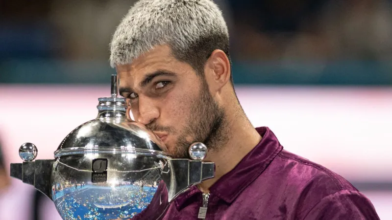 كارلوس ألكاراز يقهر الإصابة ويتوج ببطولة اليابان المفتوحة للتنس