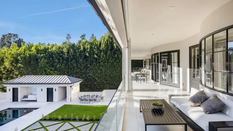 منزل فلويد مايويذر في بيفرلي هيلز يعود إلى السوق.. تعرف على السعر المعلن