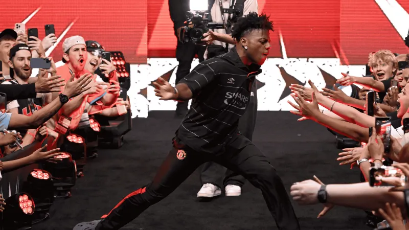 قطعة نادرة من  Jacob & Co CR7 على معصم IShowSpeed