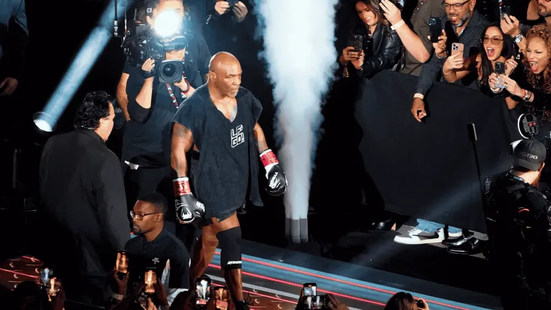 صدمة الملاكمة.. مايك تايسون ومايويذر يتواجهان في عرض تاريخي