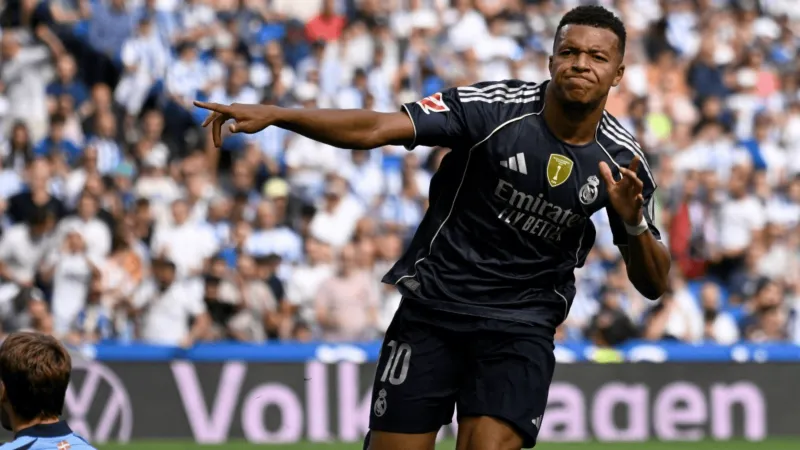 ريال مدريد يتجاوز سوسيداد بعشرة لاعبين ومبابي يتألق (فيديو)