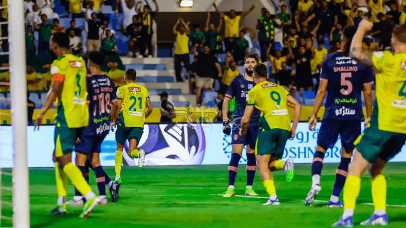 الخليج يواصل التألق ويعتلي صدارة الدوري السعودي (فيديو)