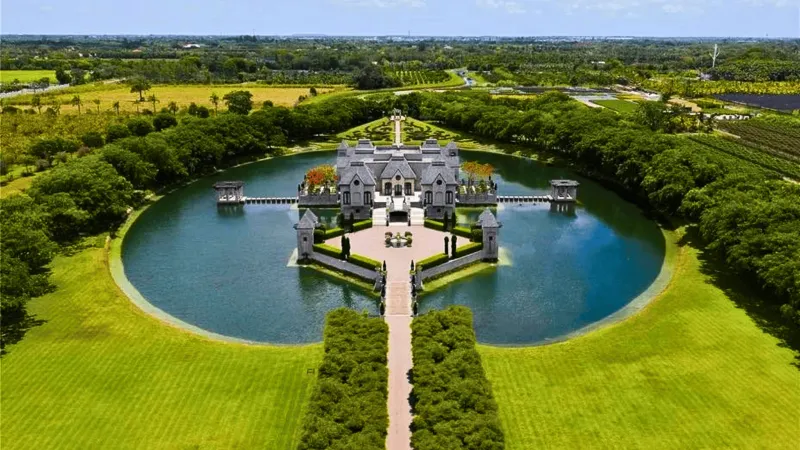 ميامي تستضيف قصرًا عائمًا يجمع بين السرية والفخامة