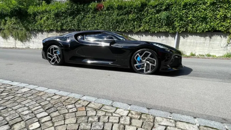 Bugatti La Voiture Noire تُعرض للبيع للمرة الأولى عالميًا (فيديو)