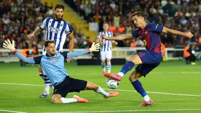 بعد سقوط ريال مدريد.. برشلونة يعتلي القمة بفوز مثير (فيديو)