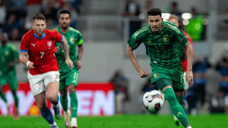 في اللحظات الأخيرة.. الحمدان يمنح السعودية تعادلًا مثيرًا أمام التشيك (فيديو)